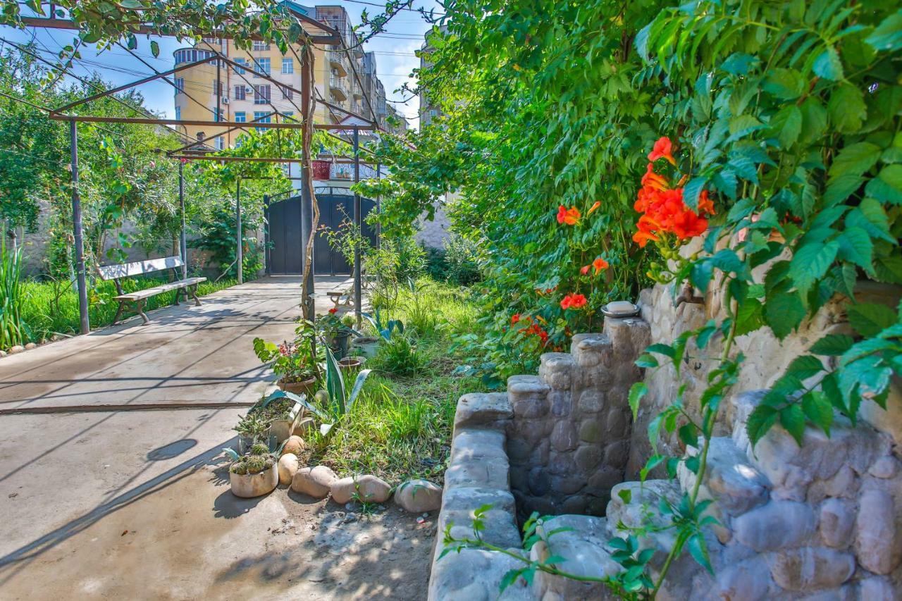 Book Hotel Κουτάισι Εξωτερικό φωτογραφία